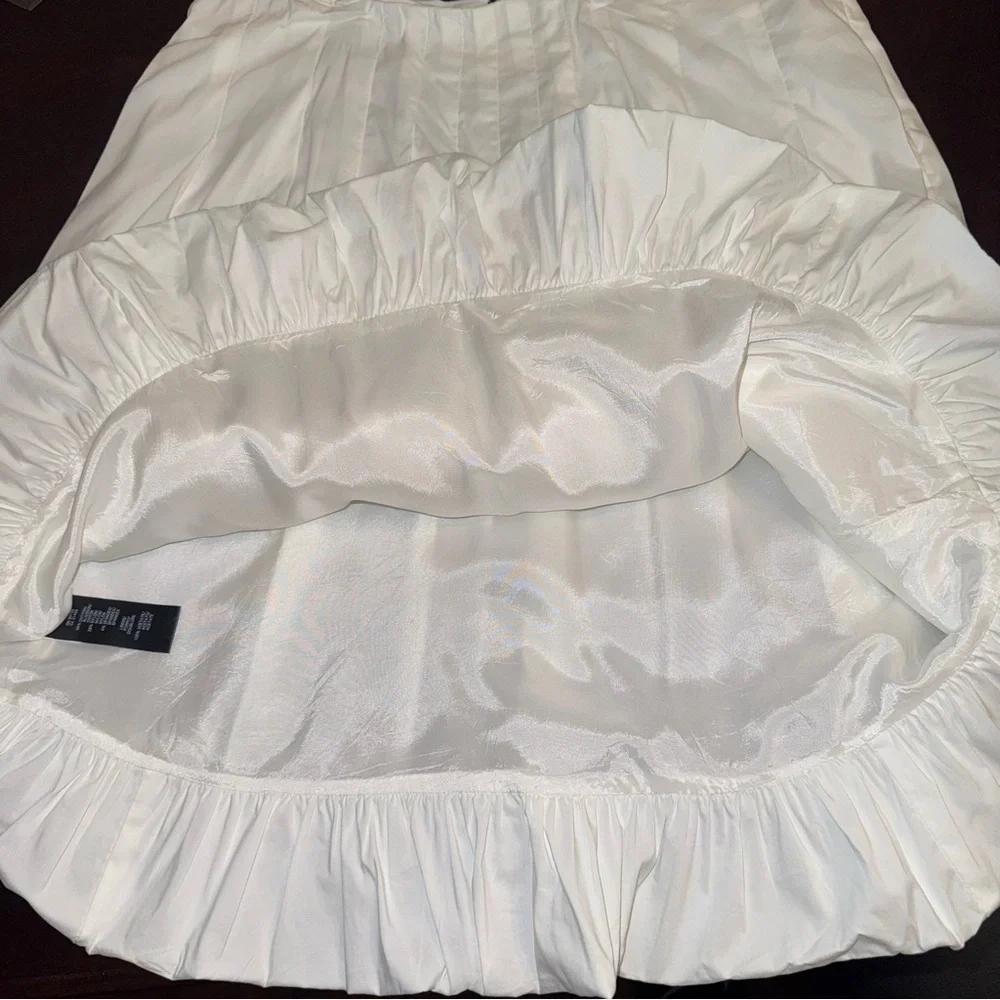 BCBGMAXAZRIA White Bubble Skirt Women’s 8 Pleated High Waist Knee Length Preppy