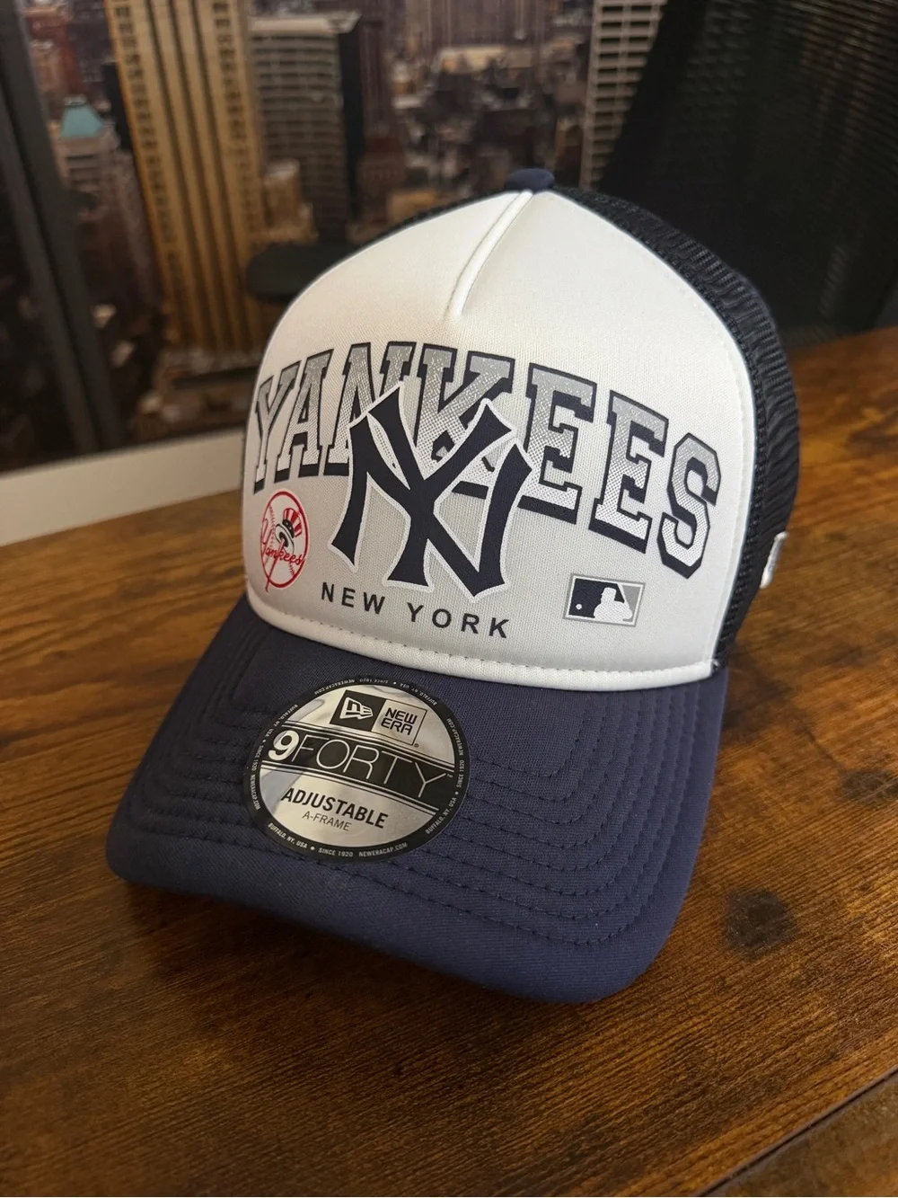 New Era Yankees Trucker Cap in Navy and White